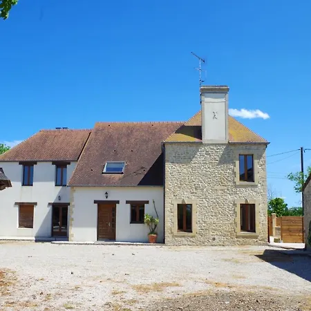 Дом отдыха Maison De 4 Chambres Avec Piscine Privee Jardin Clos Et Wifi A Cricqueville En Bessin A 3 Km De La Plage Cricqueville-en-Bessin