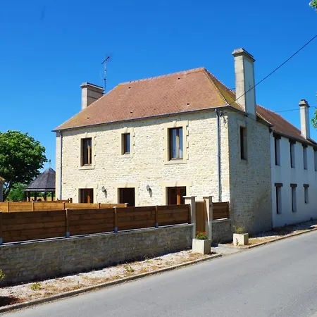 Дом отдыха Maison De 4 Chambres Avec Piscine Privee Jardin Clos Et Wifi A Cricqueville En Bessin A 3 Km De La Plage *